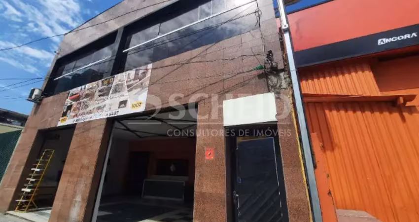 Excelente imóvel comercial com 180m², divididos em 5 salas, com banheiros e copa.
