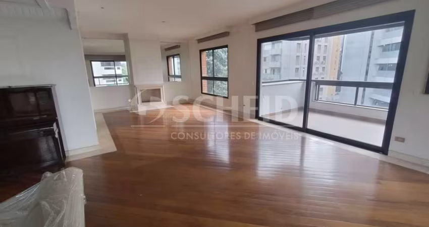 Apartamento à venda de 335m², com 4 quartos e 6 vagas, em Moema.