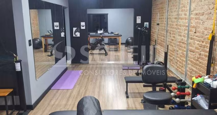 Casa Comercial - 2 Quartos - 6 Banheiros - 4 Salas - 1 Vaga