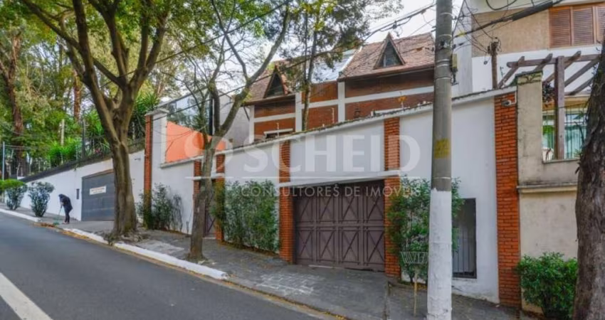 Casa para locação em Moema -  362m² - 4 Dormitórios - 1 Suíte -  3 banheiros - 5 Vagas