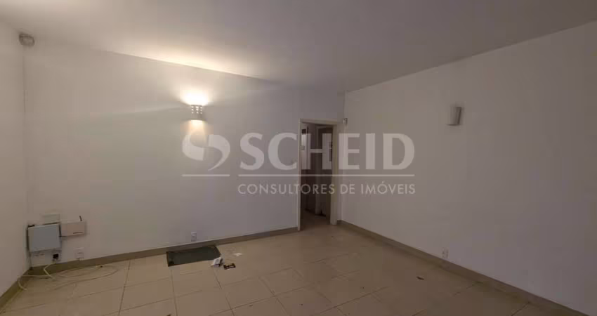 Casa térrea com 03 quartos, sendo 01 suíte, corredor lateral, 03 vagas