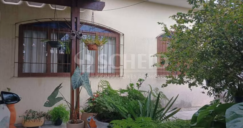 Casa tipo para venda com 3 quartos, sendo 1 suíte, 300m²