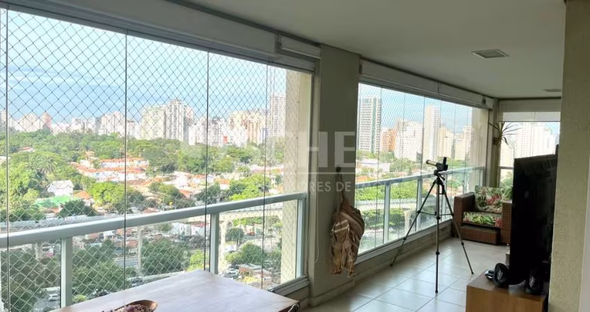 Apartamento de 233 m² no Campo Belo com varanda de 16m², 3 suítes, 4 vagas e condomínio novo