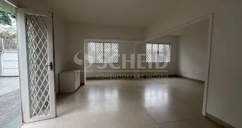 Casa no brooklin com 3 quartos sendo 1 suíte e 4 vagas de garagem.