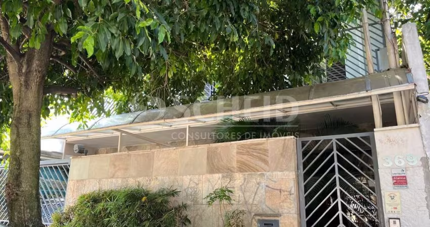 Casa à venda na R. Irauna, Indianópolis. 1000 m² de terreno. 4 quartos(1 suíte), 6 vagas