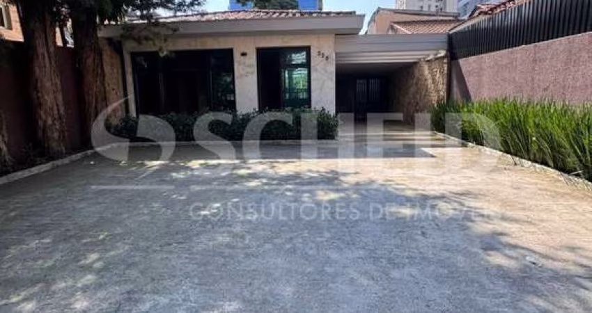 Excelente Casa Térrea na Vila Olímpia com 5 quartos 5 suítes 4 vagas de garagem.