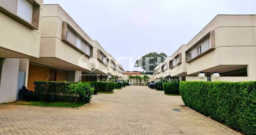 Casa para locação em condomínio fechado no bairro de Interlagos