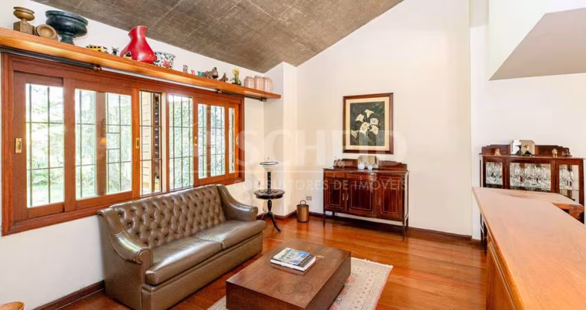 Alto da Boa Vista, venda casa de 232m, 03  quartos, suíte, 05 vagas de garagem, quintal com churrasq