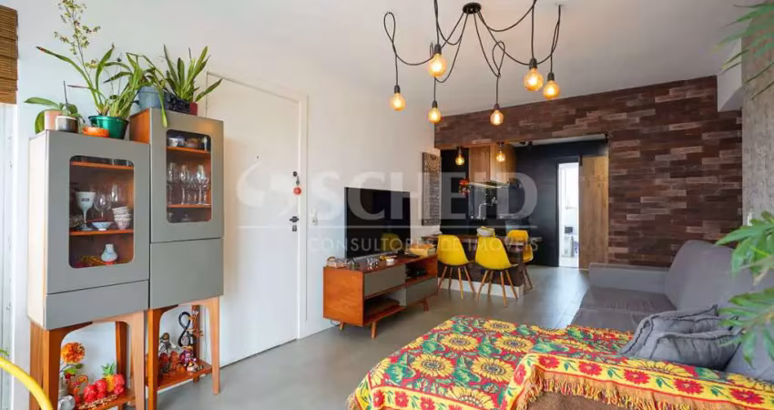 Apartamento de 02 dorms , reformado em localização privilegiada na vila mascote