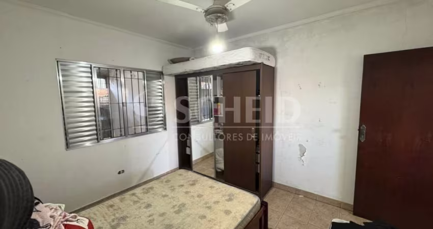 Casa para venda - 2 quartos - 3 vagas - Ao lado da estação Grajaú