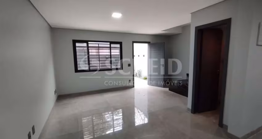 Sobrado a venda com 3 quartos sendo 1 suíte e 2 vagas de garagem.