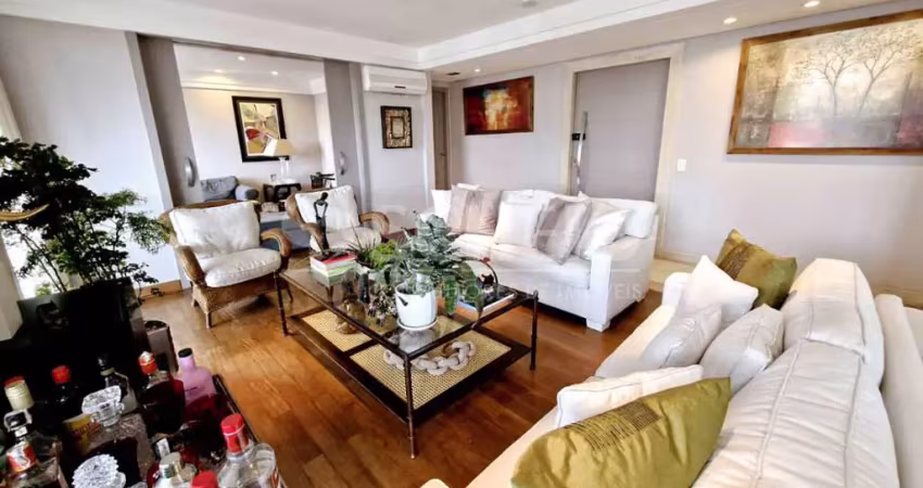 Apartamento á Venda no Campo Belo com 250m², 4 quartos sendo 4 suítes, 5 vagas.