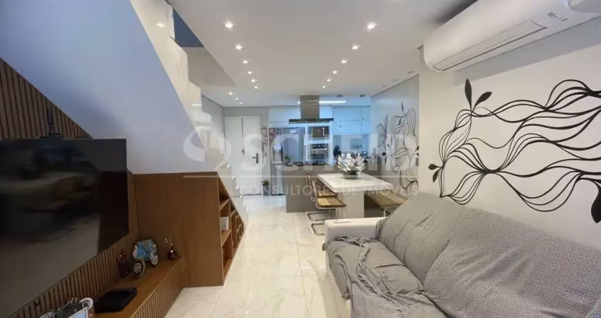 Belíssima cobertura duplex com piscina totalmente reformada e decorada