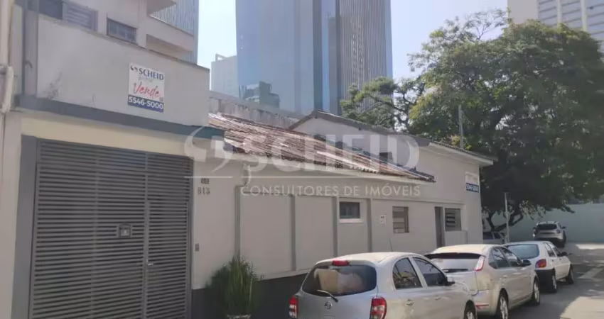 Casa residencial de esquina com 200m2 de área construída
