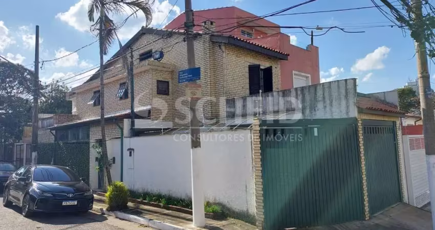 Excelente oportunidade, sobrado de esquina com 193 m², duas vagas e 2 quartos com varanda, sendo uma