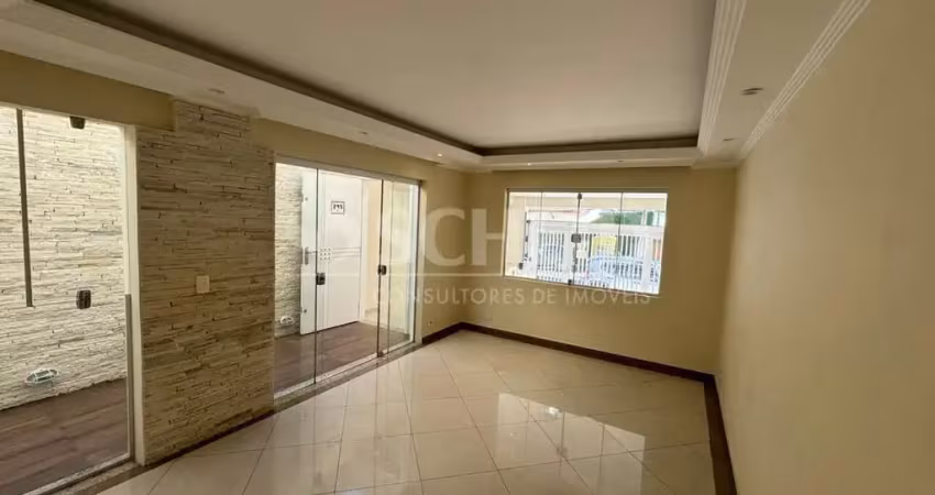 Sobrado com corredor lateral - rua sem saída com vigilante / segurança - 3 dorms - 1 suíte - 2 vagas
