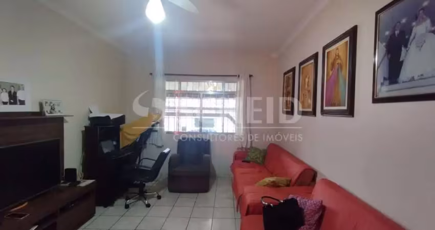 Sobrado a venda com 3 quartos sendo 1 suíte e 2 vagas de garagem.