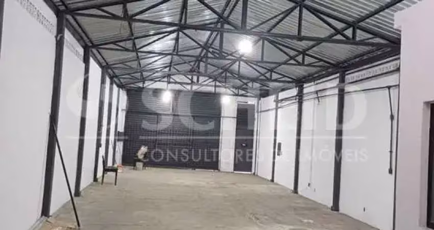 Galpão comercial com 170m², vão livre , banheiro e cozinha.