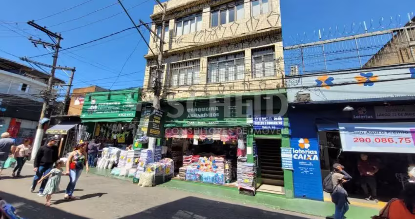 Sala com 18m2 (c/ banheiros externos) no centro de santo amaro