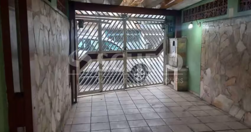 Casa 82m2 no campo grande, 2 quartos, sala, cozinha, churrasqueira, depósito nos fundos e 1 vaga.