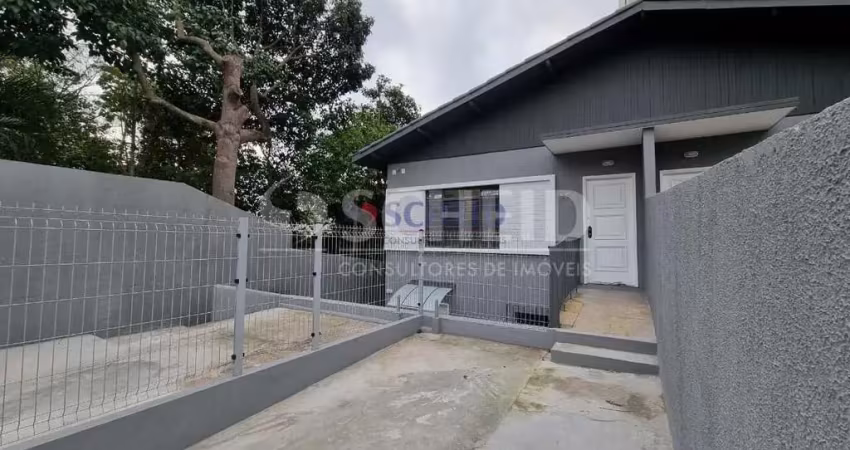 Casa térrea, 2 quartos, 1 vaga de garagem no campo grande