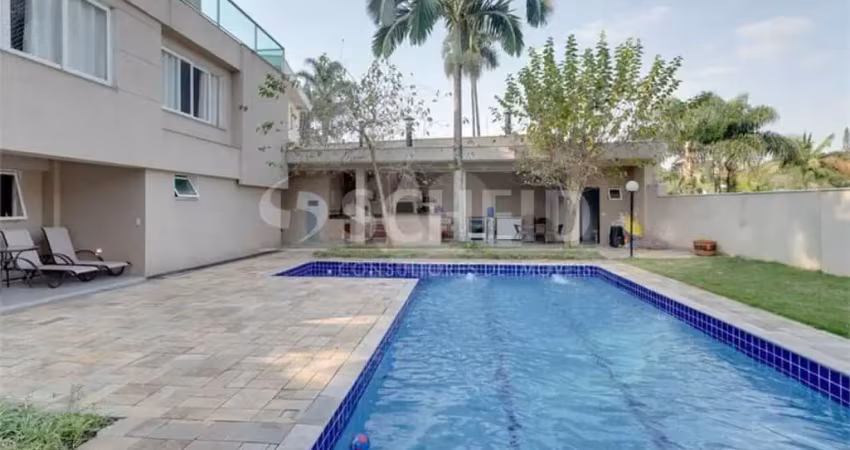 Sobrado com 5 suítes e 7 vagas de de garagem no jardim marajoara.