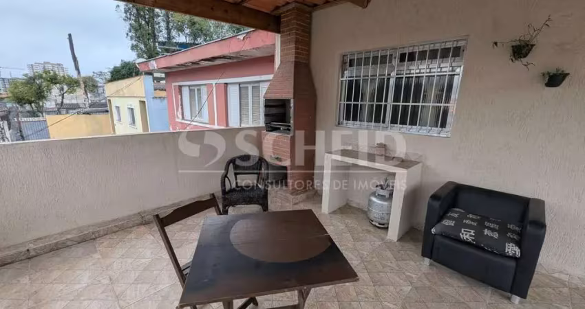 Casa assobradada com 02 quartos (03 quartos), 02 vagas, salão comercial
