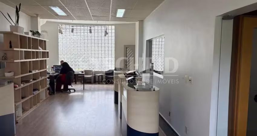Prédio com 5 salas para alugar na Avenida Guarapiranga, --, Guarapiranga, São Paulo