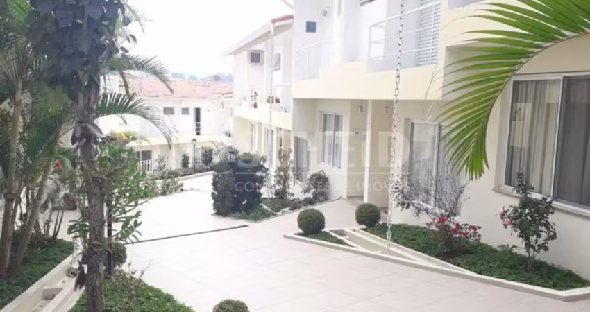 CASA EM CONDOMÍNIO