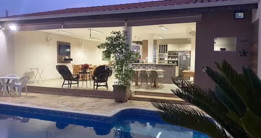 Casa à Venda no Centro de Votorantim - 3 Dormitórios, 3 Suítes Luxuosas, 400m² de Área Útil, Acabam