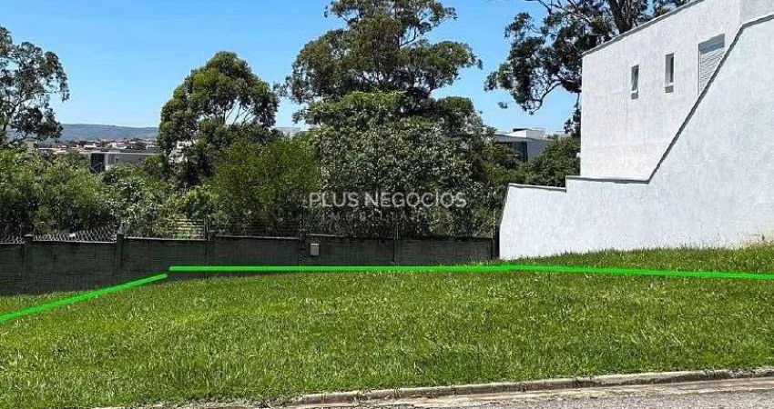 Terreno plano à venda no Alphaville Nova Esplanada 1 com 405m², localização privilegiada, fundo par