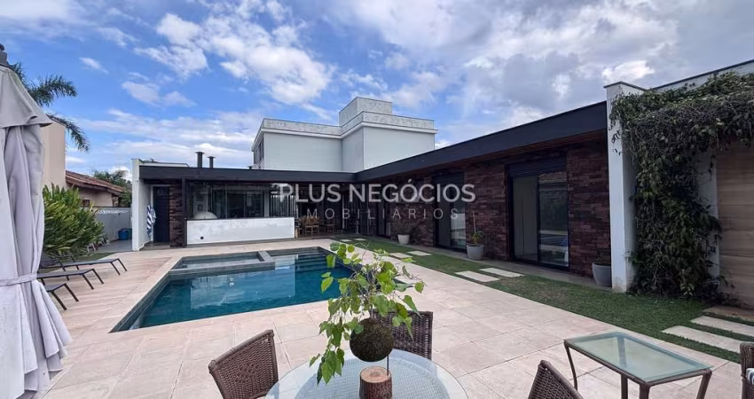 Casa de alto padrão à venda no Condomínio Fazenda Imperial – 4 suítes, área gourmet e piscina em te