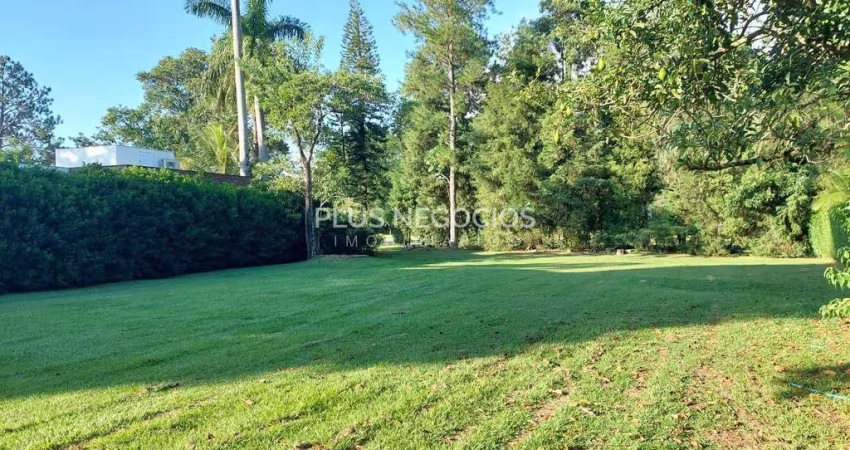 Lindo terreno a venda no condominio Lago Azul Golfe clube, planissimo, fundo para o campo de golfe,