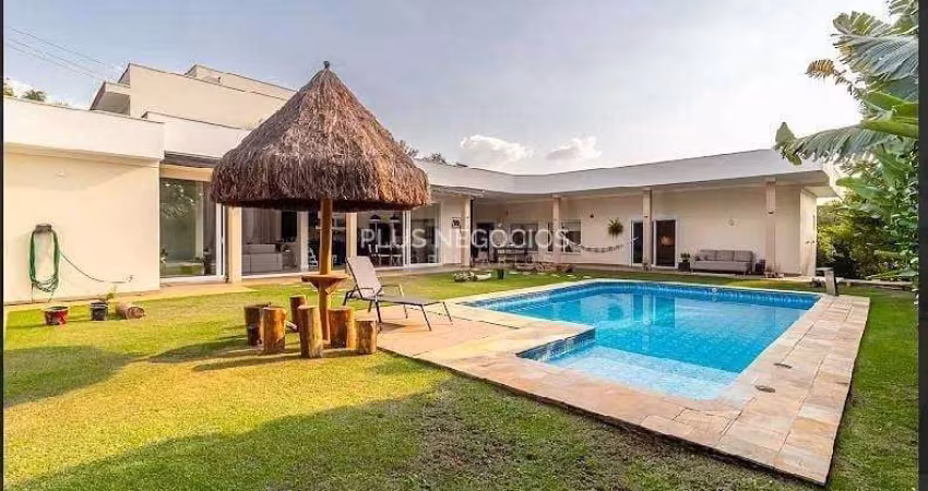 Casa térrea à venda em condomínio fechado em Sorocaba, 3 suítes, lazer completo, esquina, próximo à