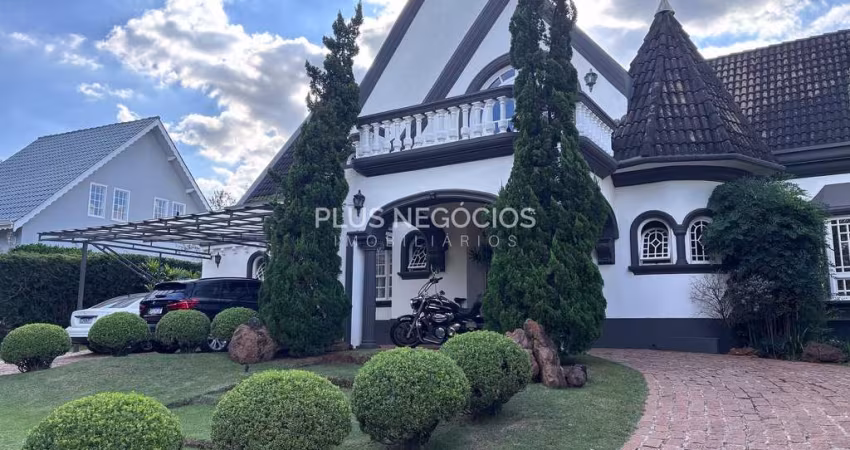 Casa Clássica com Piscina no Condomínio Lago Azul Golf Club
