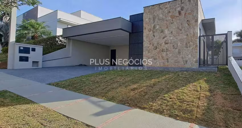 Casa térrea de alto padrão no Condomínio Giverny com 3 suítes, piscina com hidromassagem, espaço go