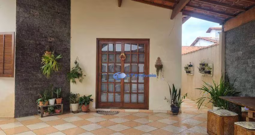 Casa com 3 quartos à venda na Rua Benjamim Arice, 71, Cidade Jardim, Jacareí