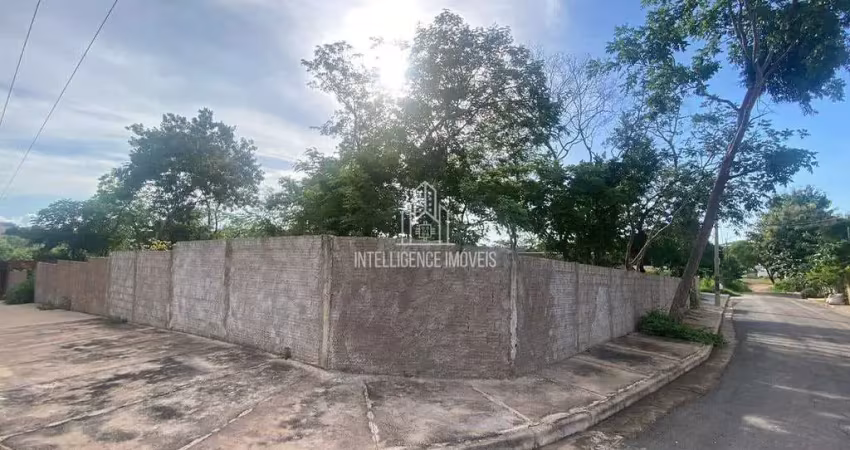 ## terreno à venda no bairro santa rosa, três terrenos juntos com área total de 1260m², próximo ao