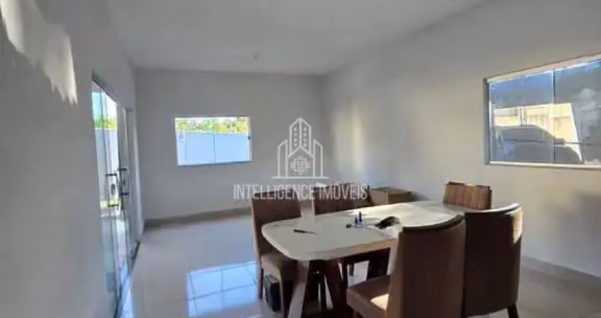 ** casa à venda em condomínio com 3 quartos sendo 1 suíte com closet em 175m² construídos no condom