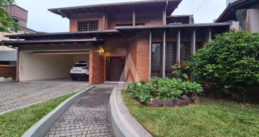 Ótimo sobrado com 3 quartos sendo 2 suítes  à venda no bairro Atiradores em Joinville - SC