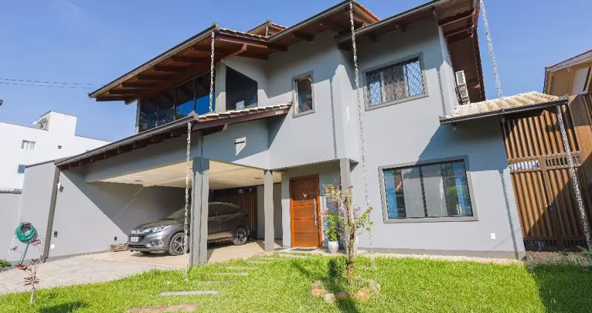 Lindo Sobrado com 1 suíte mais 2 quartos à venda no bairro Santo Antônio em Joinville-SC