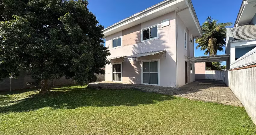 Sobrado averbado com 1 suíte mais 2 quartos à venda no bairro glória em joinville - sc
