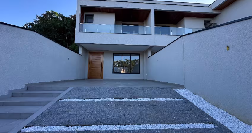 Lindo  sobrado novo com 1 suíte mais 2 quartos à venda no bairro Anita Garibaldi em Joinville - SC