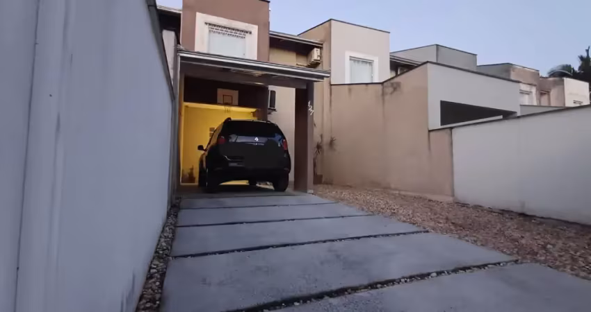 Sobrado geminado com 1 suíte e mais 2 quartos a venda no bairro costa e silva - joinville sc. valor r$610.000,00