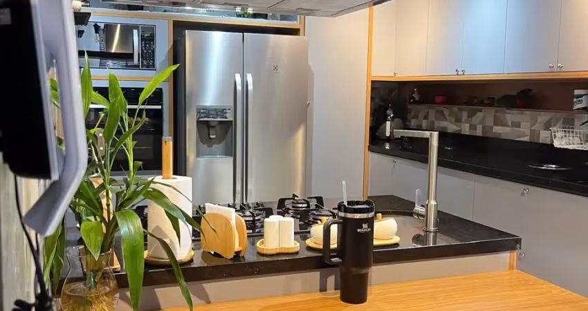 Casa semi mobiliada , averbada a venda com 3 suítes e mais 1 quarto no boa vista em joinville sc