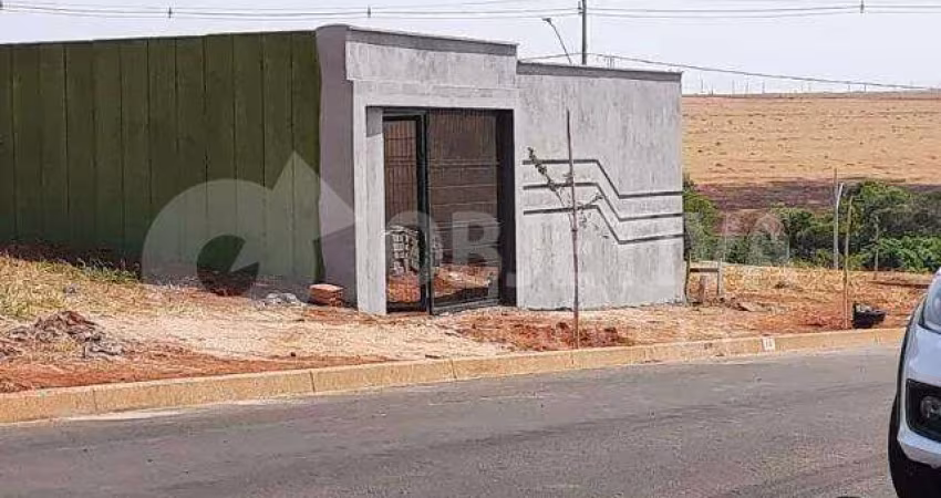Excelente lote todo murado com portão em Uberlândia