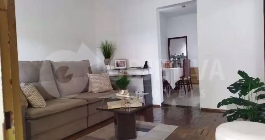 Casa com 3 quartos à venda no Martins, Uberlândia 