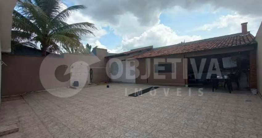 Ótima casa na melhor localização do bairro santa mônica