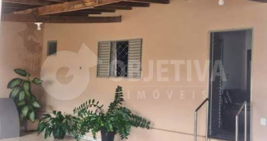 Excelente oportunidade imóvel com 3 casas no terreno