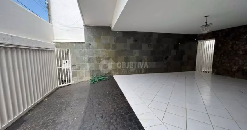 Casa com 3 quartos à venda no Tabajaras, Uberlândia 